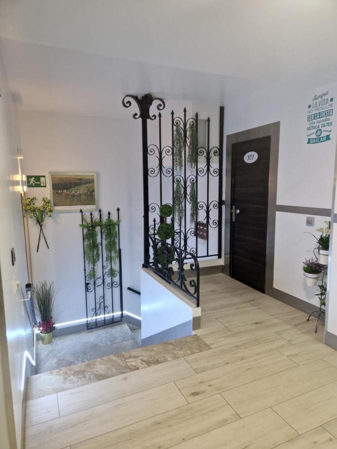 Hostal Boutique Luna De Gavin 쿠엘라 외부 사진