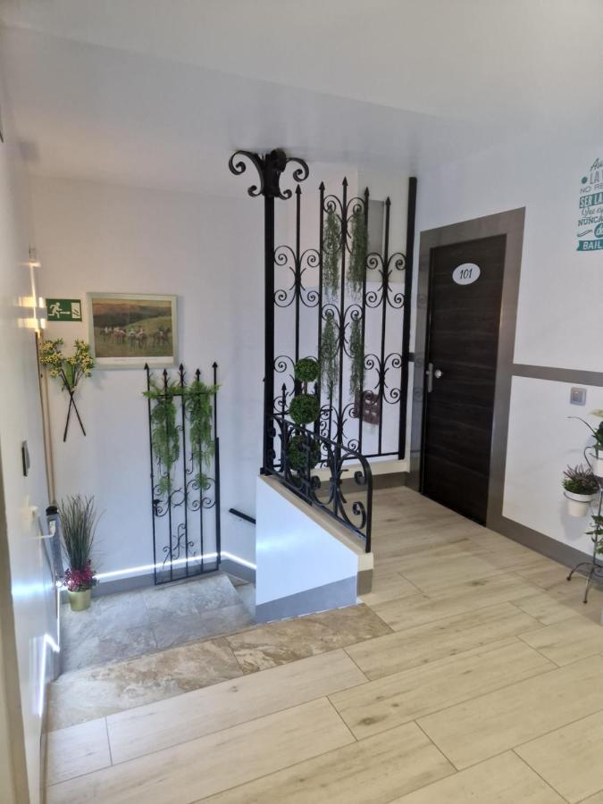 Hostal Boutique Luna De Gavin 쿠엘라 외부 사진