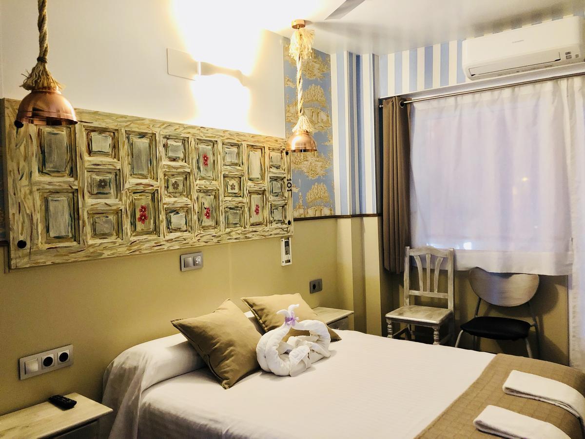 Hostal Boutique Luna De Gavin 쿠엘라 외부 사진