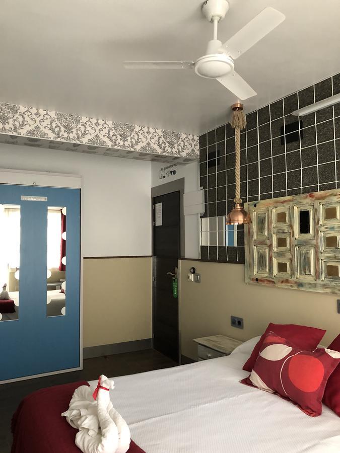 Hostal Boutique Luna De Gavin 쿠엘라 외부 사진